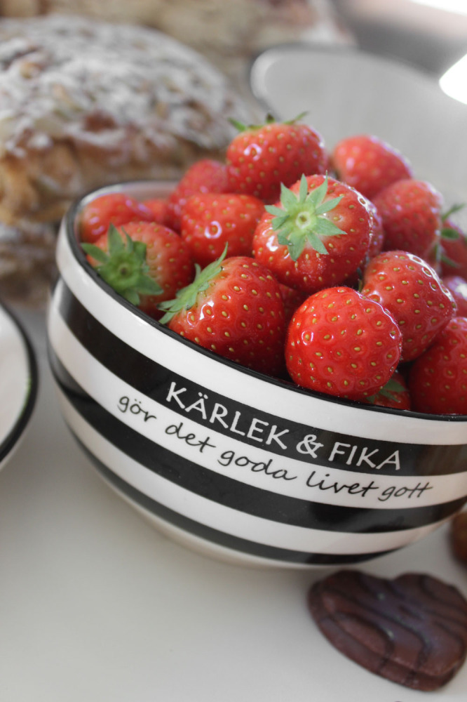 Skål Kärlek & Fika från Majas lyktor säljs till förmån för Barncancerfonden